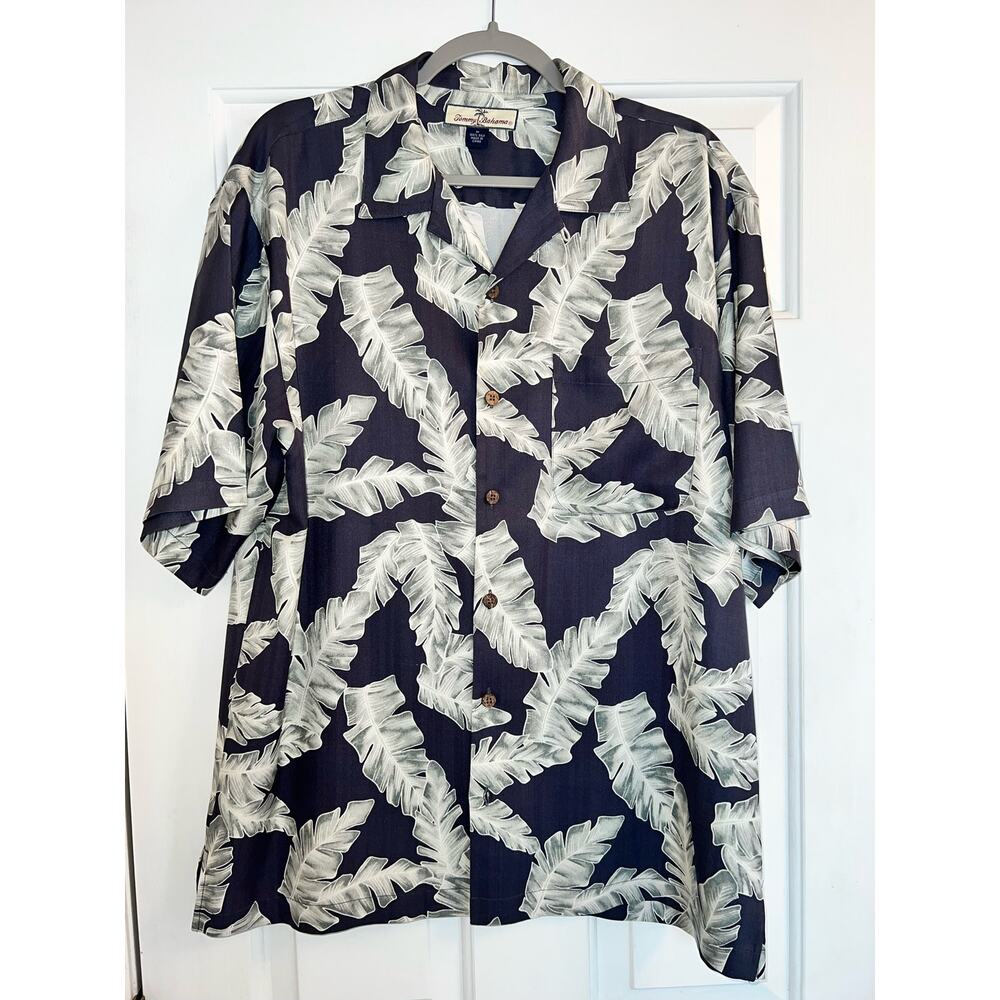 Tommy Bahama 100% Silk Aloha Camp Shirt - size M